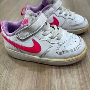 Nike White and Pink Sneakers with Velcro Strap
